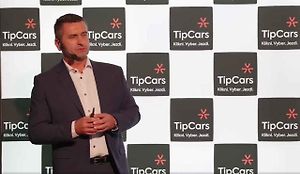 Marek Knieža, ředitel TipCars, vloni představil nové logo.