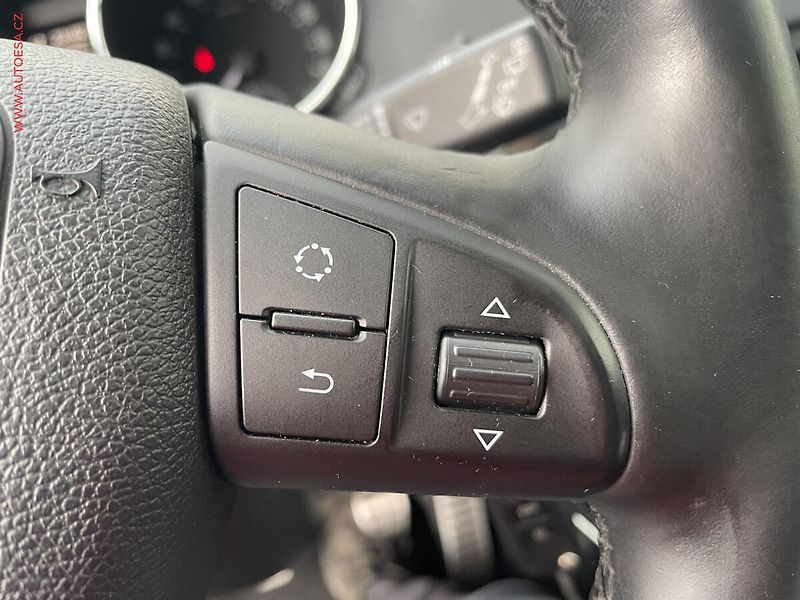 Škoda Yeti (2011) 1.2 TSi, Experience, panor - fotka 17 z 21