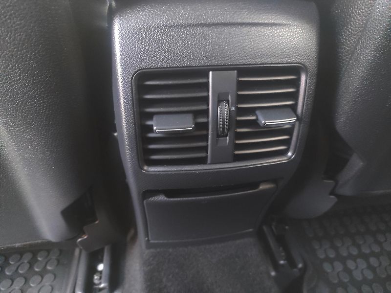 Mercedes-Benz GLA 200d 4MATIC,AT,ČR - fotka 33 z 42