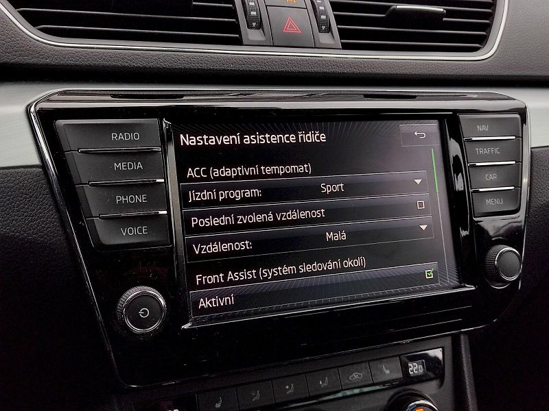 Škoda Superb (2015) Combi Ambition Business  2,0 T - fotka 13 z 36