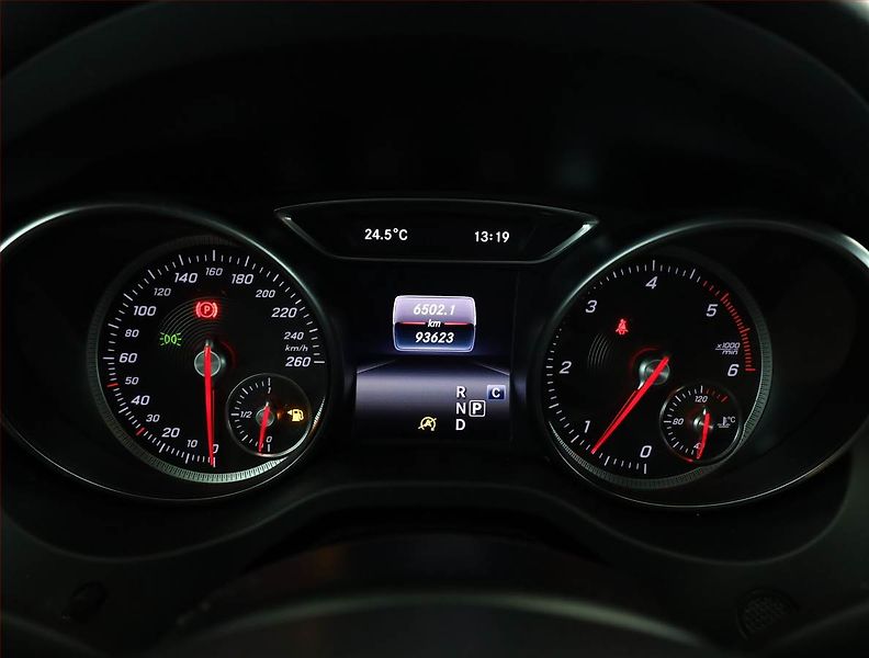 Mercedes-Benz GLA (2018) 200 d 4MATIC - fotka 9 z 18
