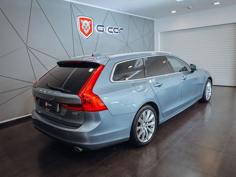 Volvo V90 D5 Momentum 173 kW AWD - fotka 5 z 30