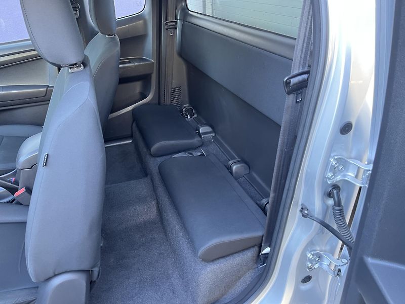 Isuzu D-Max 2,5 TD 4WD 3-stranná sklopka  - fotka 12 z 28
