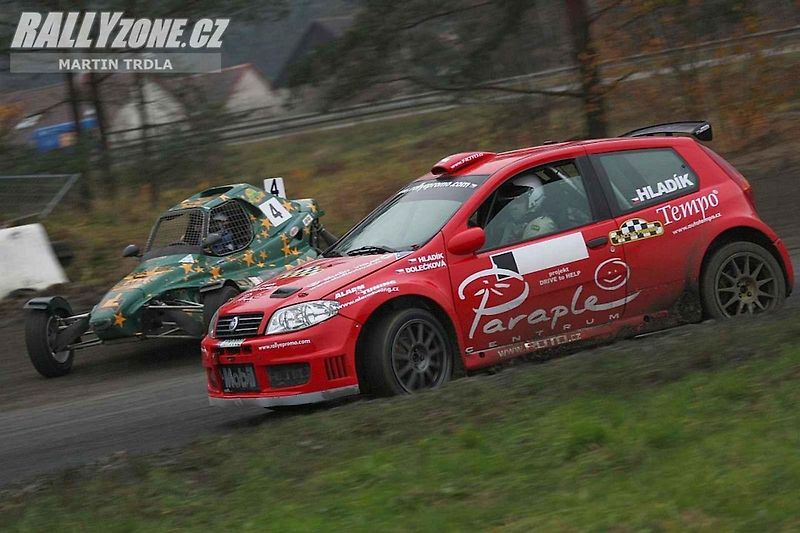 Jiří Hladík se svým zbrusu novým vozem Renault Clio Rally5 Phase II.