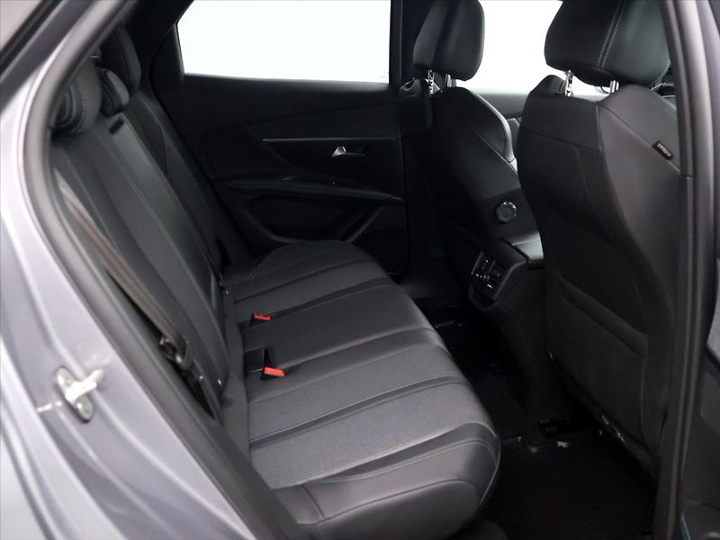 Peugeot 3008 1,5 HDI 96kW GT Aut. CZ - fotka 14 z 36