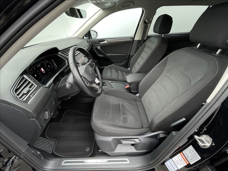 Volkswagen Tiguan 1,5 TSI DSG Elegance NAVI+LED - fotka 4 z 24