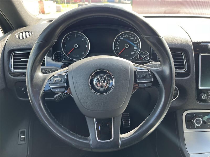 Volkswagen Touareg 3,0 TDi V6 180KW 4x4 TAŽNÉ - fotka 15 z 50