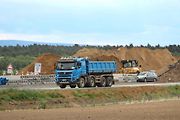 Dokončování dálničního úseku D55 u Bzence v závěru května 2025.