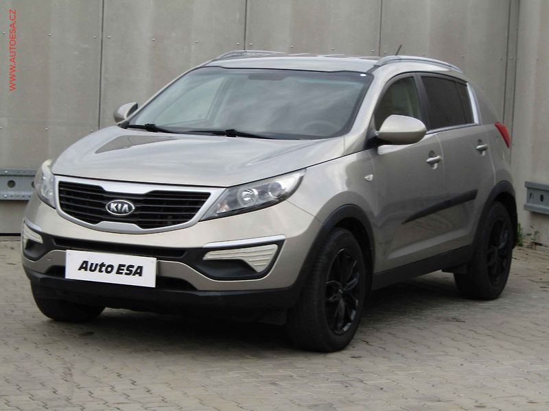 Kia Sportage (2011) 1.7CRDi, 2.maj,ČR, AC, tažné - fotka 3 z 18