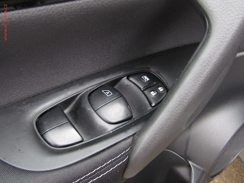Nissan Qashqai (2016) 1.2 DiG-T 4X2, N-Connecta - fotka 11 z 18
