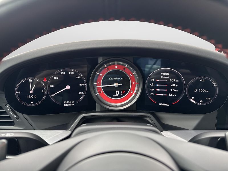 Porsche 911 Turbo S Cabriolet - fotka 22 z 28