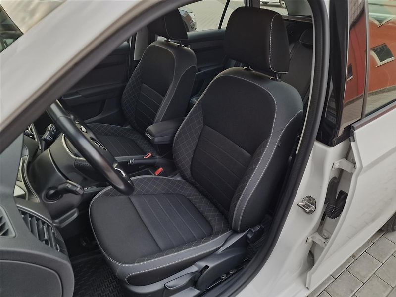 Škoda Fabia 1.0 TSI 70kW Combi Tour,1.Maj - fotka 33 z 47