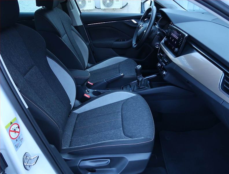 Škoda Scala (2023) 1.0 TSI, ČR,1.maj, Serv.kniha - fotka 9 z 14