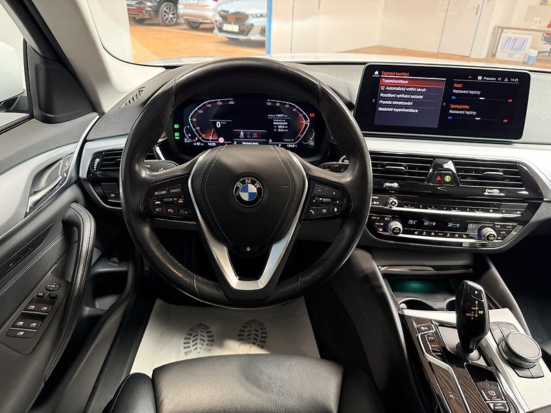 BMW Řada 5 3.0 530d xDrive AT Touring - fotka 6 z 14