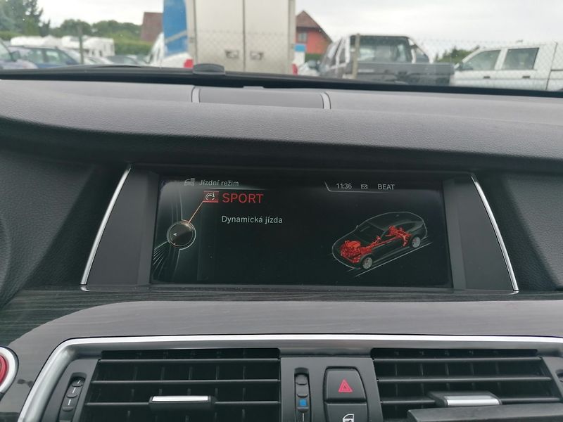 BMW Řada 5 (2014) GT 530d xDrive M-paket - fotka 24 z 40