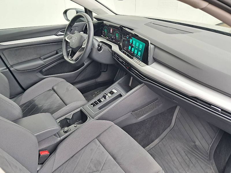 Volkswagen Golf (2023) LIFE 1.0 e-TSI / 81 kW DSG7 - fotka 19 z 27