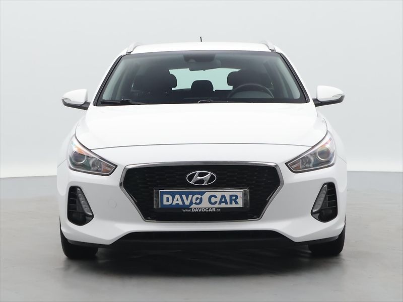 Hyundai i30 1,6 CRDi 81kW Trikolor tažné - fotka 2 z 31