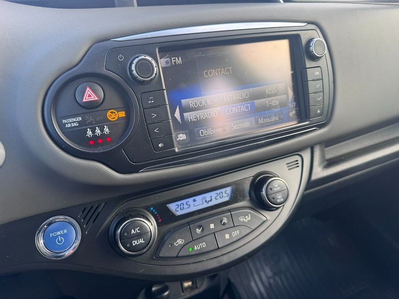 Toyota Yaris (2016) HYBRID 1,5 54 KW STK AUTOMAT - fotka 22 z 38