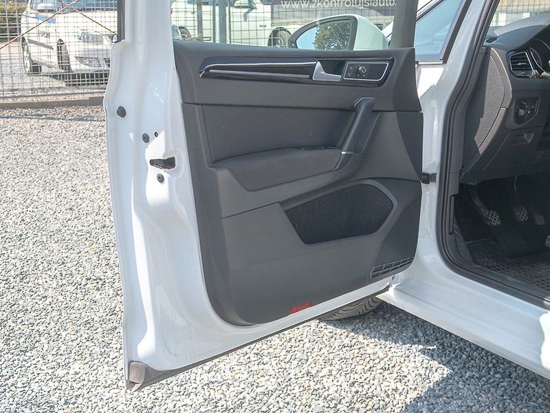 Volkswagen Golf Sportsvan (2015) ČR 1.6TDI 81KW – CEBIA 5*!! - fotka 18 z 57