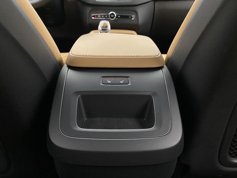 Volvo XC90 B5 AWD BRIGHT PLUS AUT CZ - fotka 33 z 63