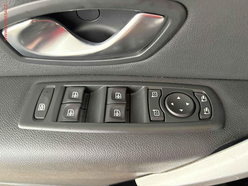 Renault Fluence (2010) 1.5 dCi, ČR, AC, tempo, park - fotka 12 z 14