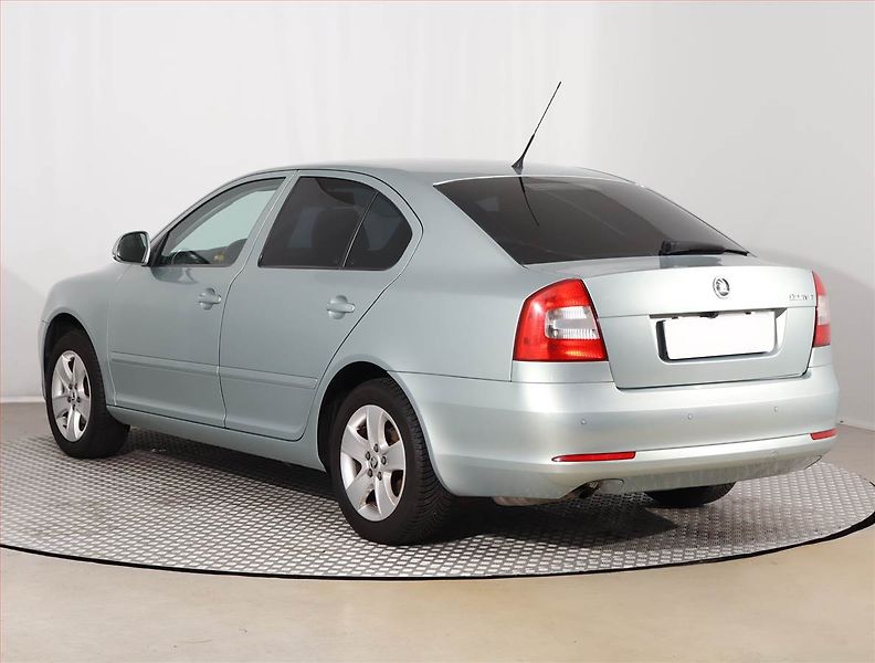 Škoda Octavia (2010) 1.2 TSI, Navi, Tempomat - fotka 4 z 16
