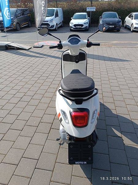 Vespa Sprint 125 (2025) S Bianco Innocente (sleva 10.0 - fotka 6 z 10