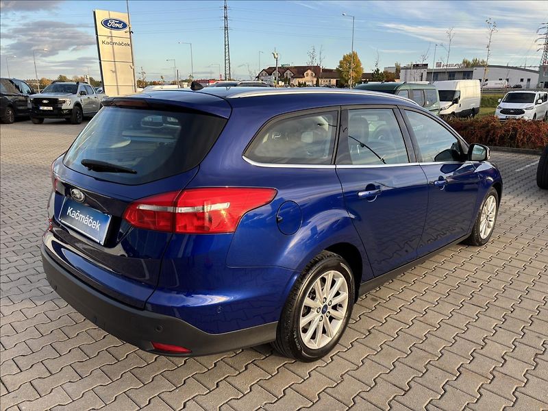 Ford Focus 1,5 TDCI 88kW Titanium - fotka 5 z 38