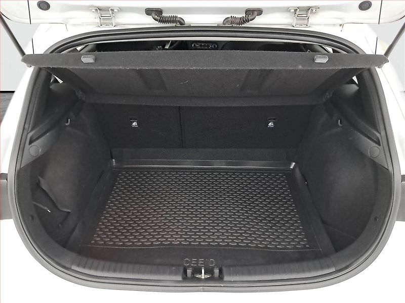 Kia Ceed (2022) 1.5 T-GDI, Serv.kniha - fotka 14 z 16