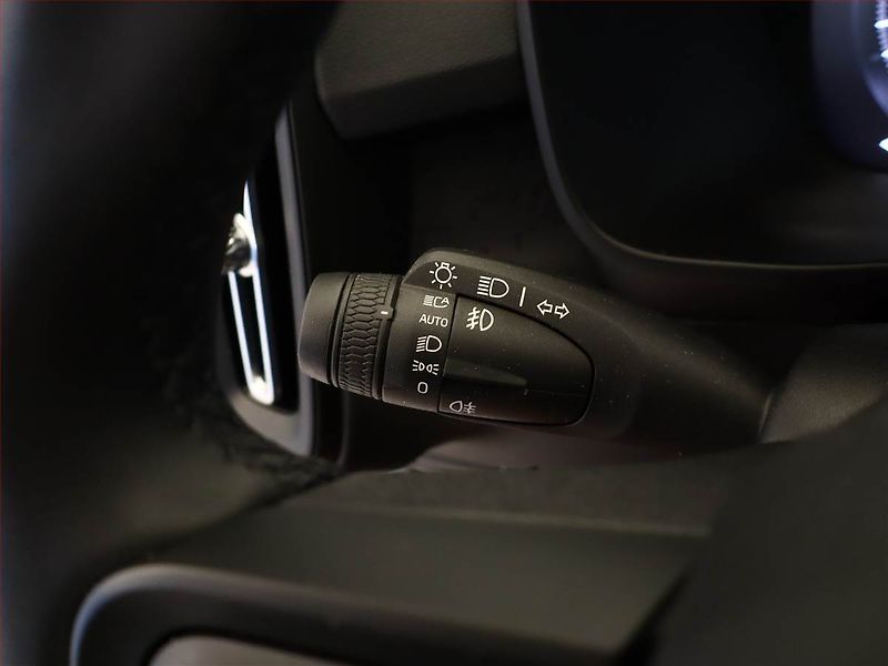 Volvo XC40 (2022) T2 - fotka 14 z 15