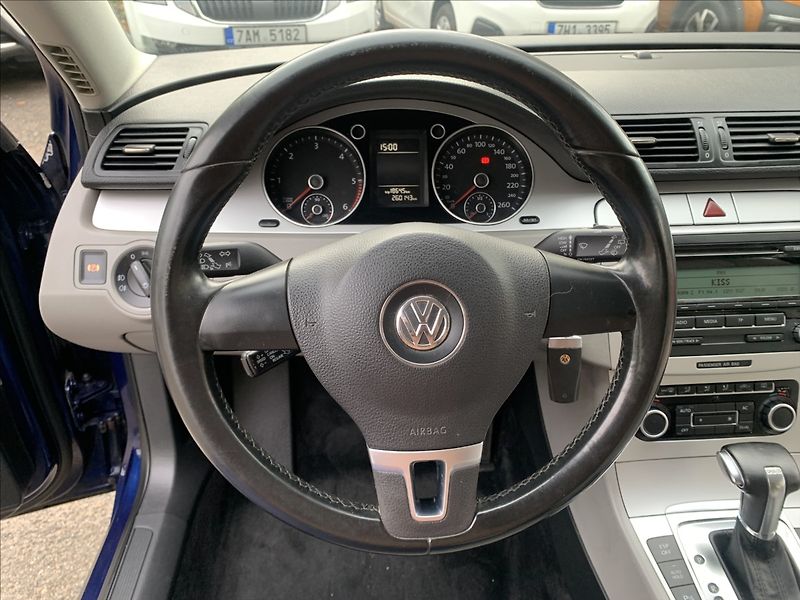 Volkswagen Passat 2,0 TDI DSG - fotka 10 z 18