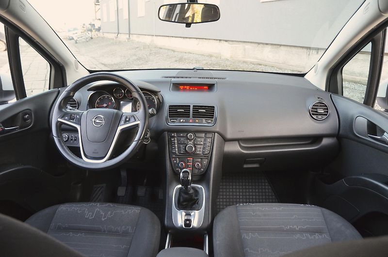 Opel Meriva (2012) 1.4 88kW Design Ed. / 2x kola - fotka 25 z 41
