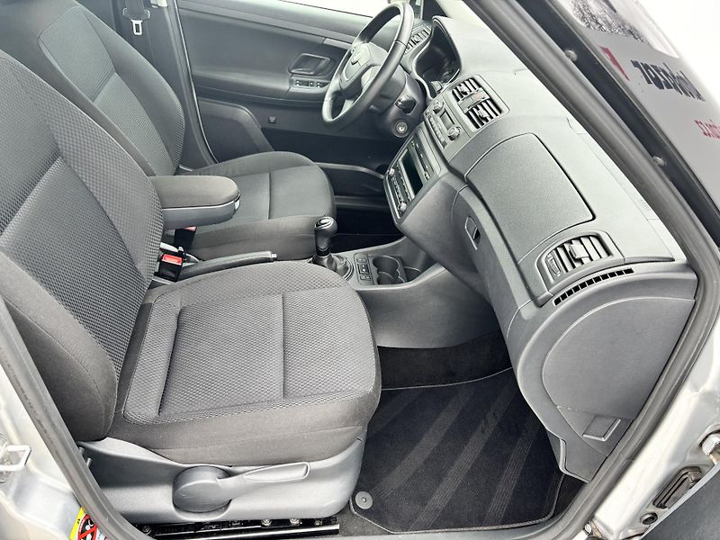 Škoda Fabia (2012) 1.2TSi Elegance serv. kniha! - fotka 13 z 26
