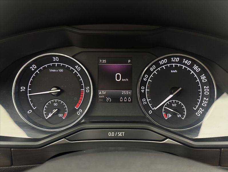 Škoda Superb 2,0 DSG 4X4 ACC CANTON STYLE+ - fotka 13 z 49