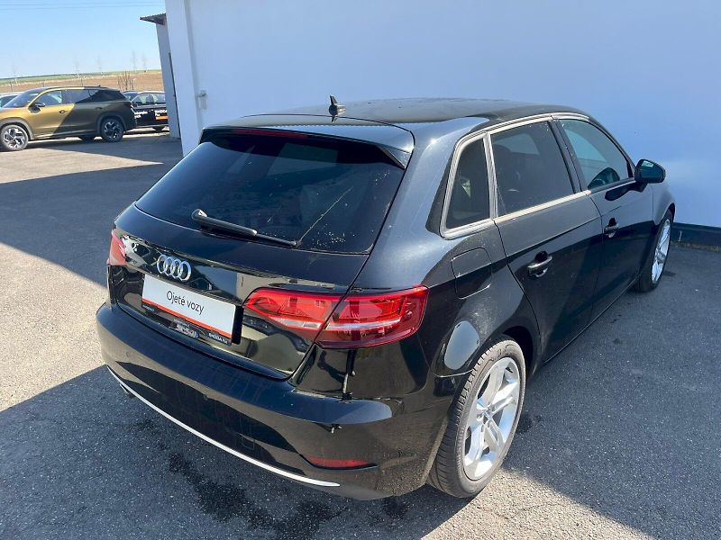 Audi A3 (2017) Nové Sportback Linie Sport 1.6 - fotka 2 z 28