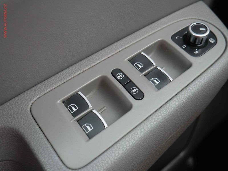 Volkswagen Sharan (2013) 2.0TDi, DSG, bixen, kamera - fotka 11 z 21