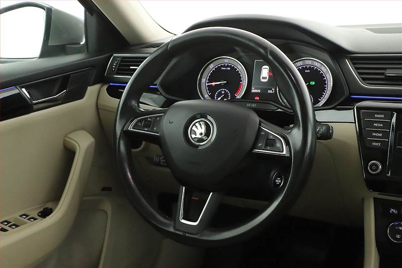 Škoda Superb (2016) Laurin&Klement 2.0 TDI - fotka 16 z 20