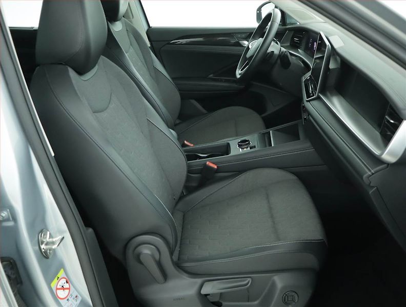 Volkswagen Tayron (2025) 1.5 eTSI - fotka 9 z 21