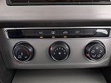 Volkswagen Passat (2016) 2.0 TDI, Tempomat - náhled 16