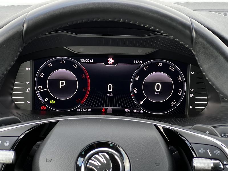 Škoda Superb 2.0TDI DSG ACC 1.Maj DPH TZ - fotka 9 z 24