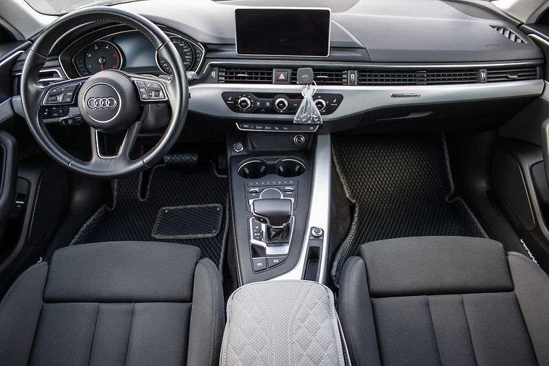 Audi A4 - fotka 13 z 26