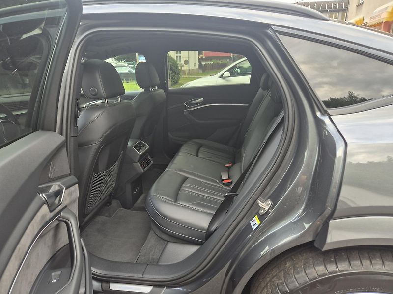 Audi e-tron SPORTBACK S 370kw SOH 96% - fotka 12 z 48