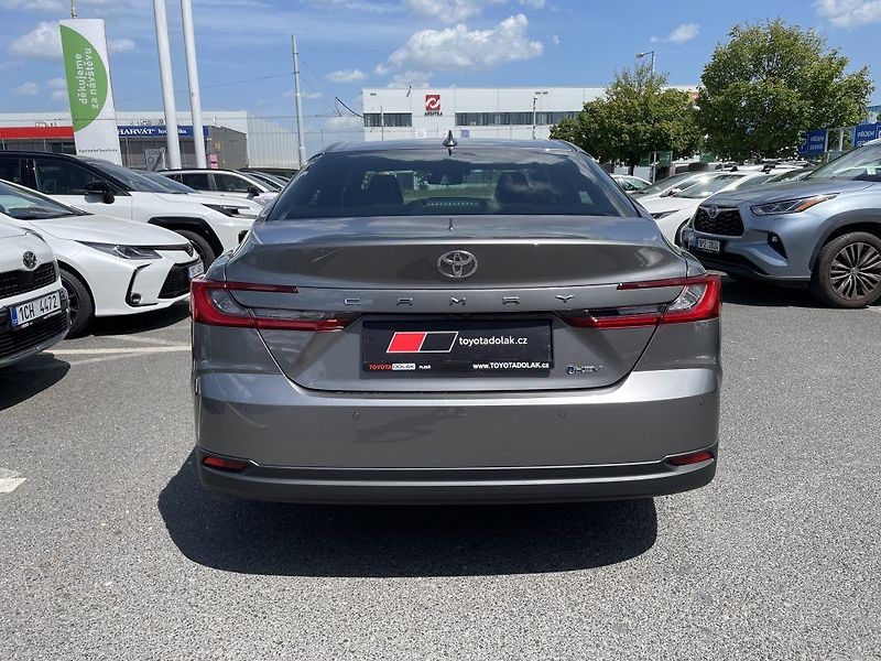 Toyota Camry 2.5 Hybrid Executive - fotka 4 z 29