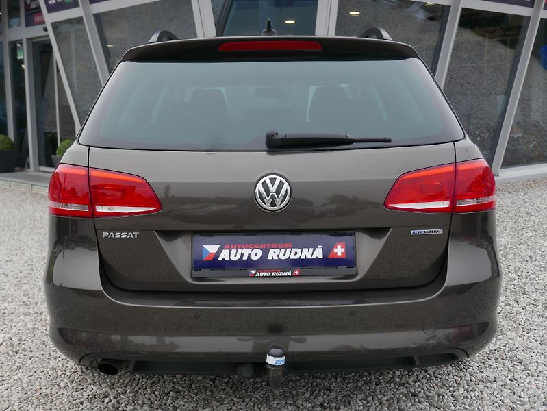 Volkswagen Passat 1,6 TDI 77kW Kombi - fotka 12 z 38