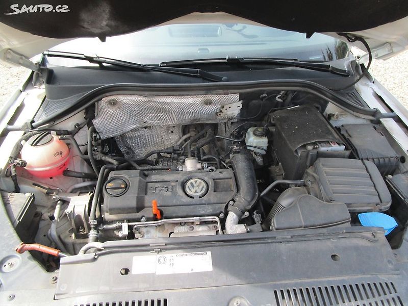 Volkswagen Tiguan 1,4TSI-90KW- NOVÉ ROZVODY - fotka 32 z 32