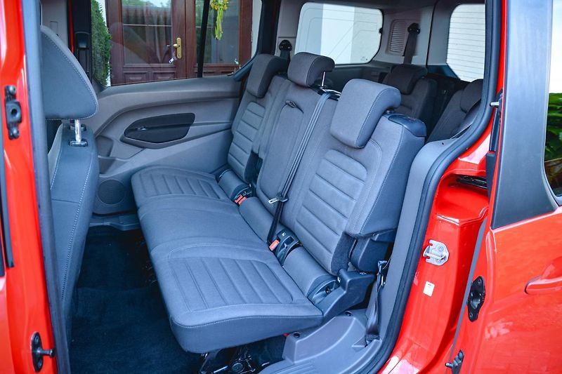 Ford Tourneo Connect (2020) Grand 1.5 TDCI TITANIUM PANORA - fotka 27 z 58