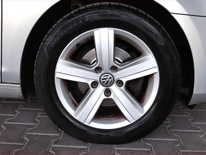 Volkswagen Golf (2011) 1.6 TDI, Automat, Tempomat - fotka 15 z 16