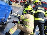 Hasiči se v rámci cvičení Rescue meeting zdokonalovali ve vyprošťování osob z auta, ale také jak uhasit elektromobil - především baterii.
