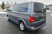 Volkswagen Transporter T5 Caravelle 2.0 TDI.
