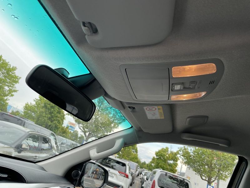 Toyota Hilux 2.8D 6AT Active - fotka 28 z 29